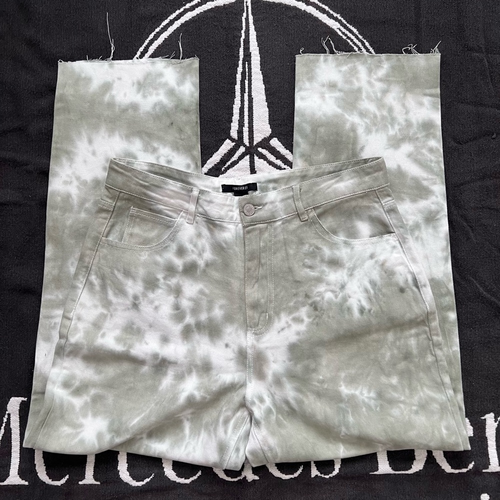 Women’s Forever 21 green and white tie dye pants